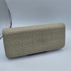 Elegant Cream Embossed Women's Clutch